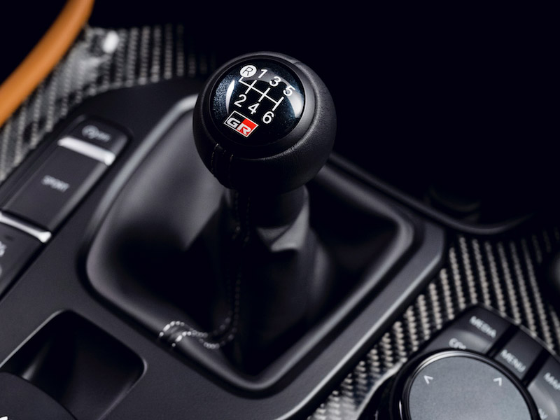 汽车挡杆防尘套的更换方法